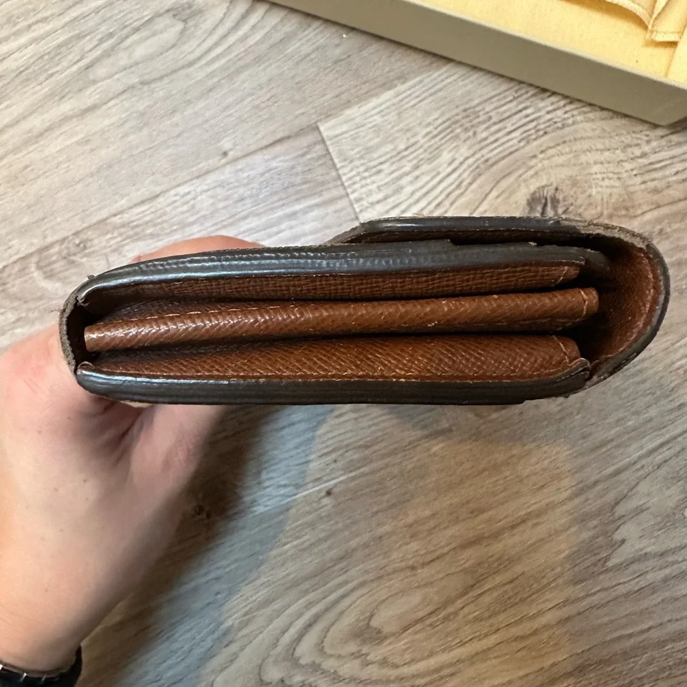 Louis Vuitton Sarah Wallet - Picture 5 of 12